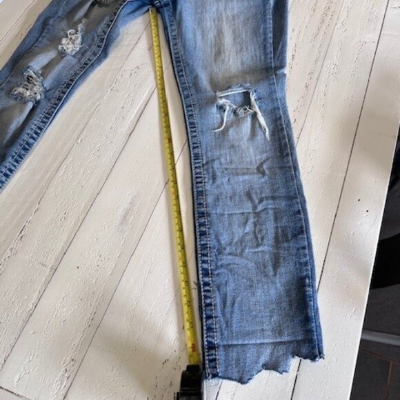 MUDD Light Wash Distressed Jeans - Picture 3 of 5
